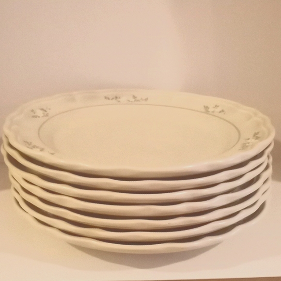 VTG- Pfaltzgraff Silver Heirloom 8 Dinner Plates - Picture 6 of 10
